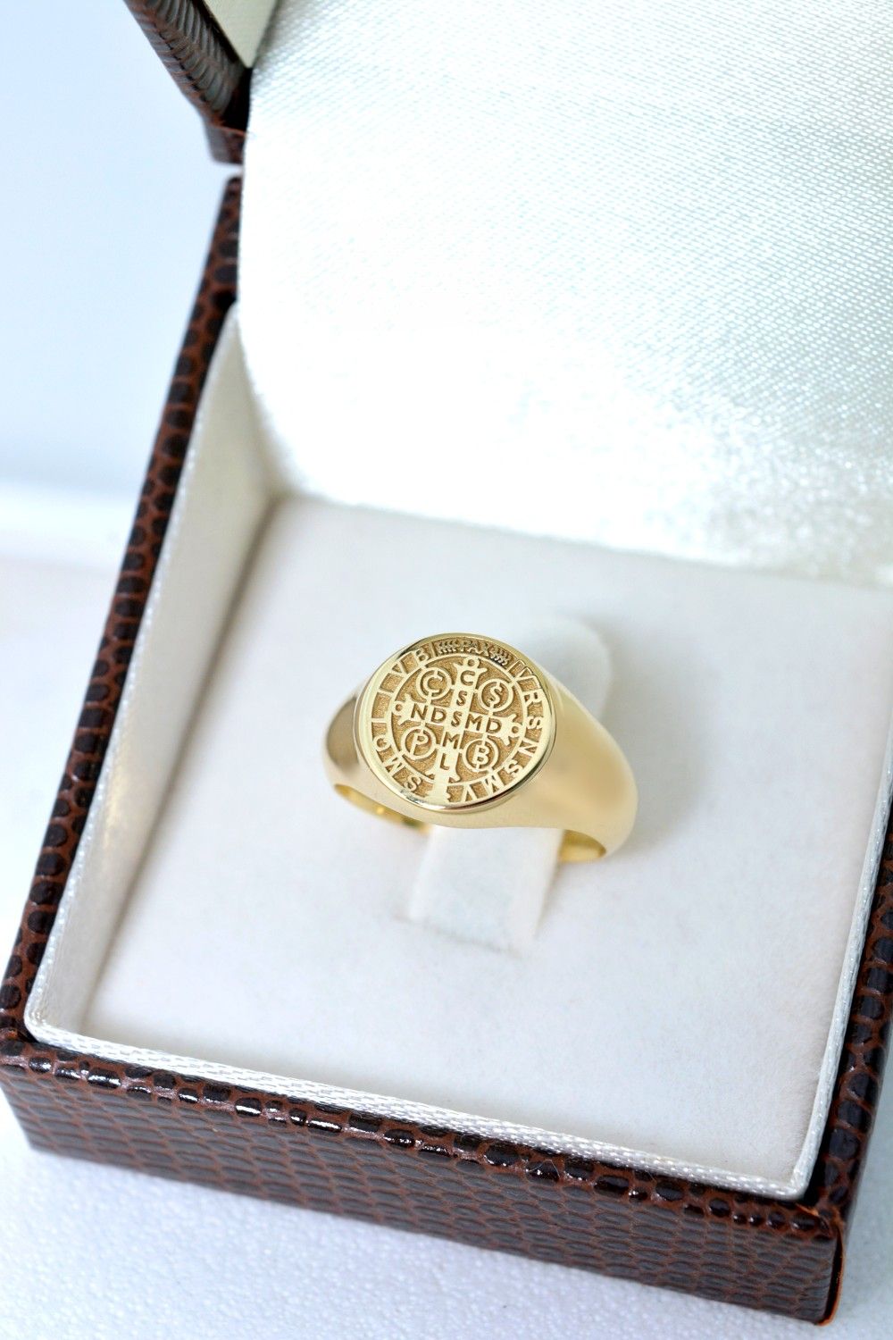 Montaje con iluminación para graduación